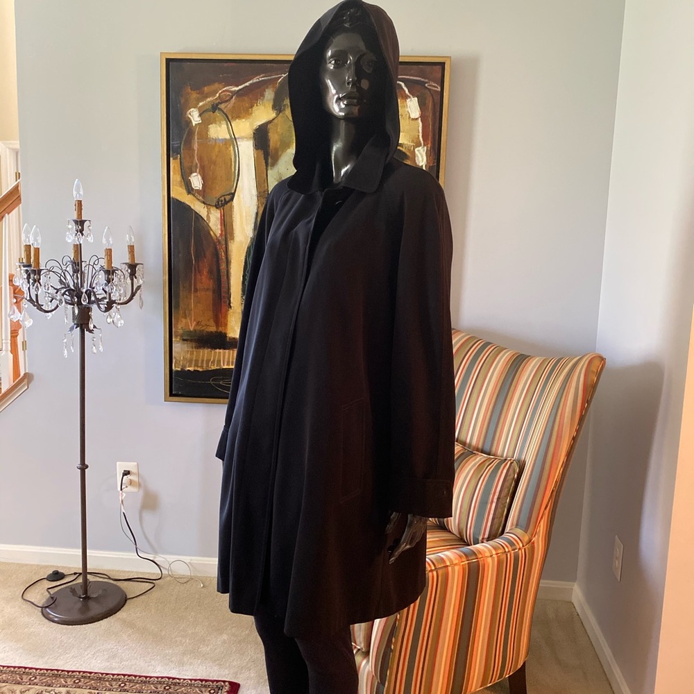 “GALLERY”-Smart looking black trench coat.